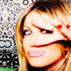 Meet your Posher, Lori Lee Samson Caporicci